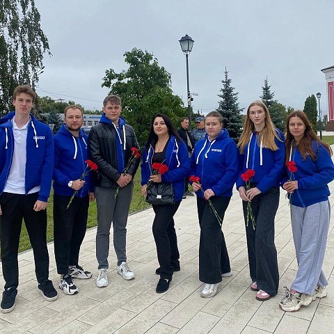 Представители ЮЗГУ возложили цветы на мемориальном комплексе «Курская дуга»